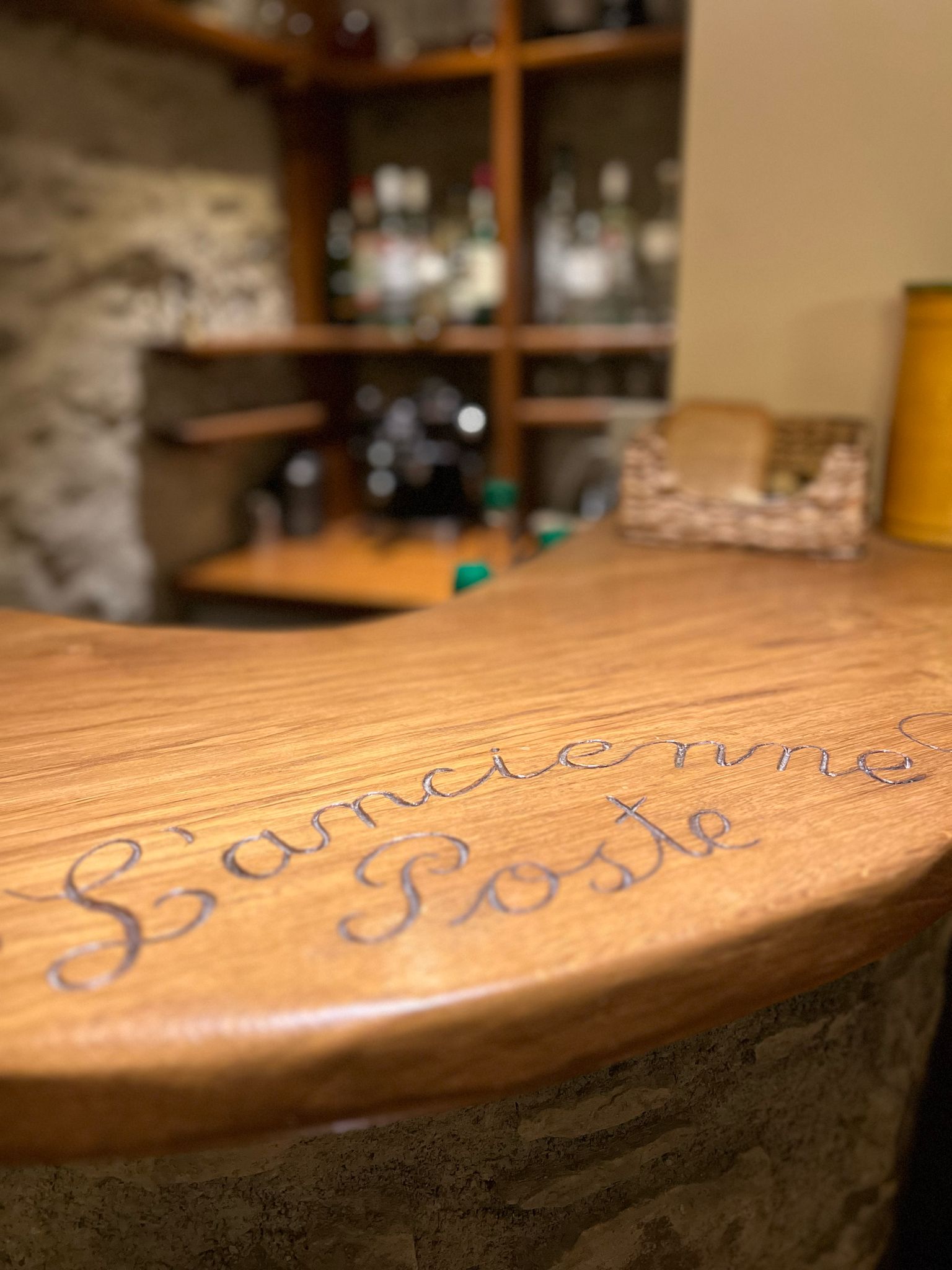 L'Ancienne Poste engraved bar
