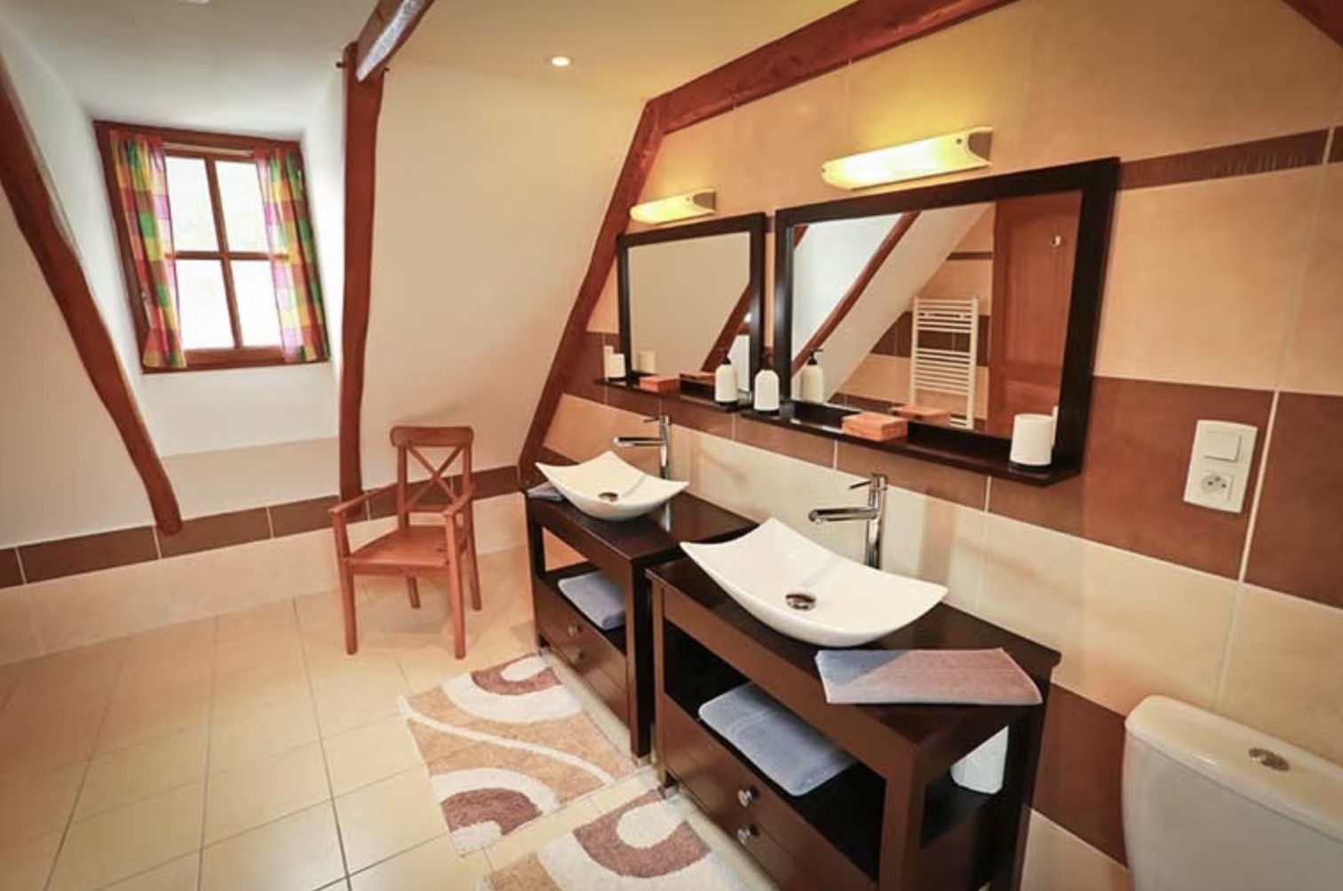 En-suite with double sinks